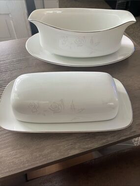 Treasure chest Porcelain Butter Dish & Gravy Boat Set with Subtle Floral Trim
